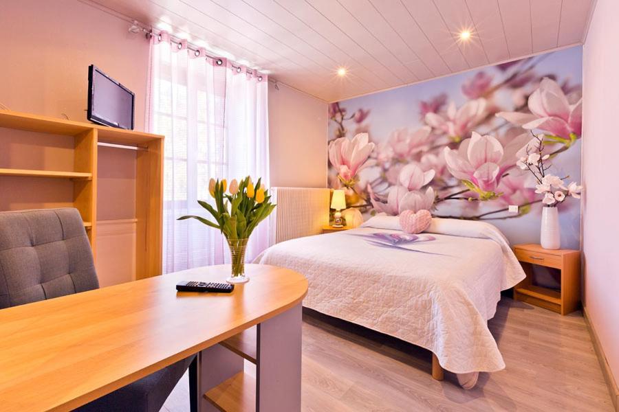 Le P'Tit Bonheur Bed and Breakfast Chilly-sur-Salins Exteriör bild