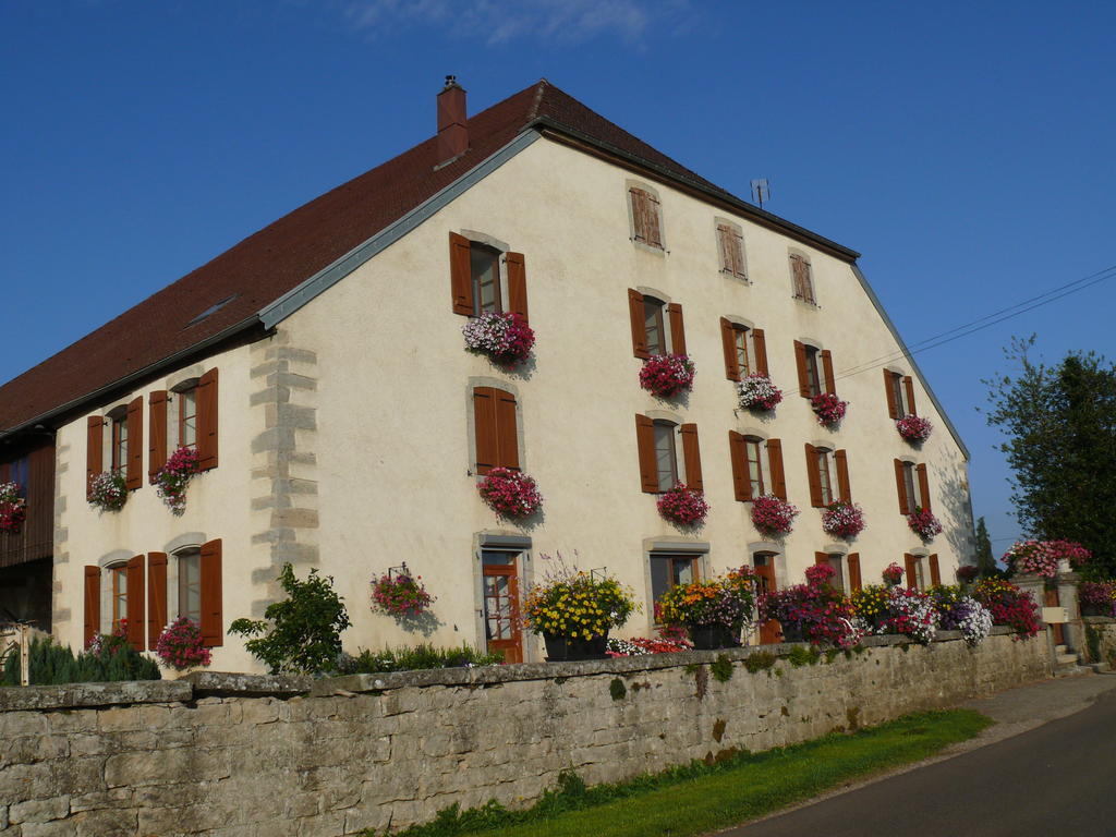 Le P'Tit Bonheur Bed and Breakfast Chilly-sur-Salins Exteriör bild