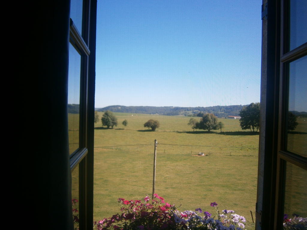 Le P'Tit Bonheur Bed and Breakfast Chilly-sur-Salins Exteriör bild