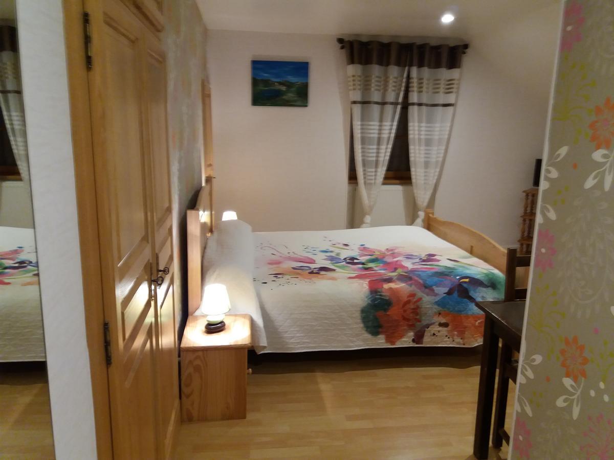 Le P'Tit Bonheur Bed and Breakfast Chilly-sur-Salins Exteriör bild